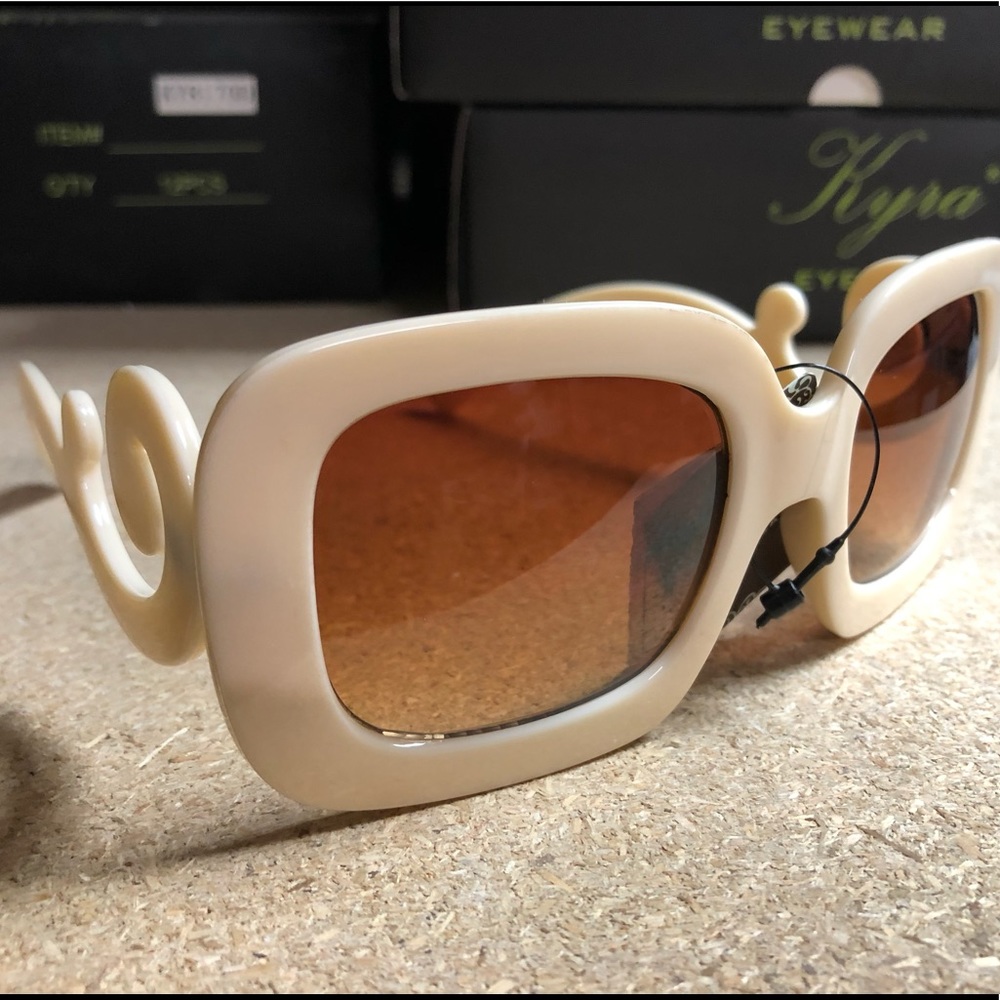 Beige square glasses with twirl arm